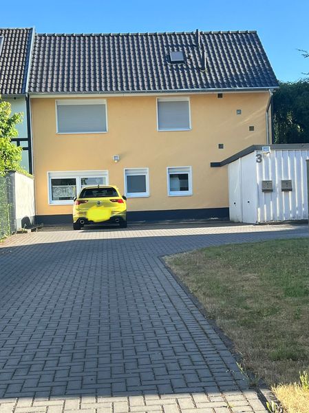 modernisierte 2,5-Zimmer-Wohnung in Bonn-Niederholtorf